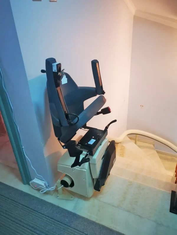 koltuklu döner merdiven asansörleri